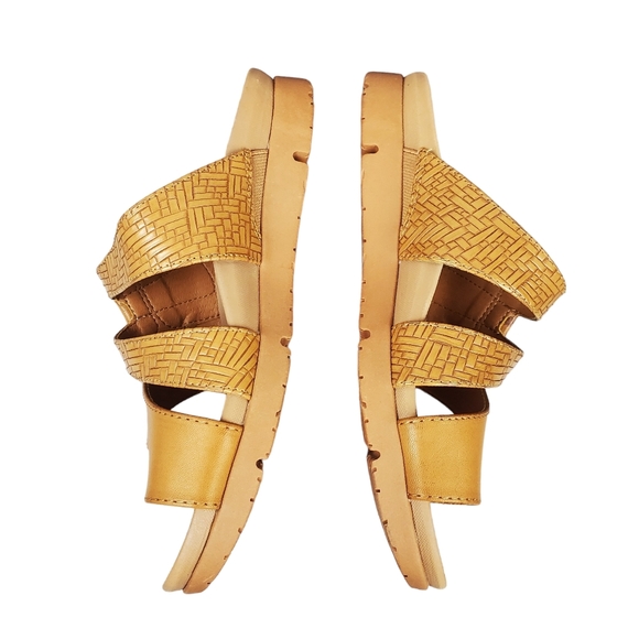 BareTraps Womens Hoorah Tan Faux Leather Slide Sandals Size 7 - Picture 5 of 9